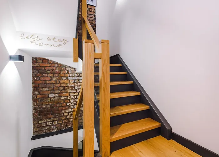 Semesterbostad 4-storey Townhouse In By Hilltop Serviced