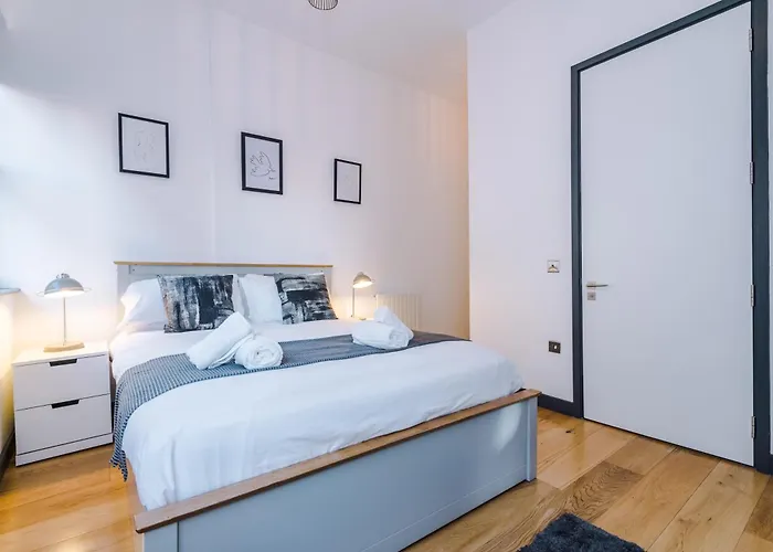 Semesterbostad 4-storey Townhouse In By Hilltop Serviced *