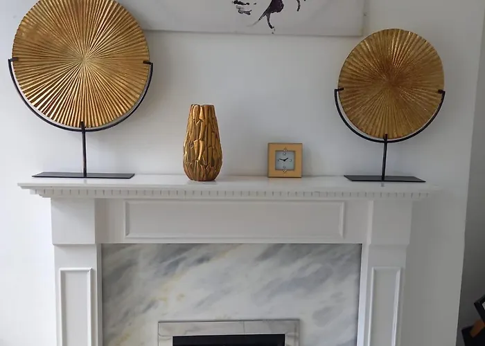 Semesterbostad Gorgeous Stylish Cheri Victorian House In