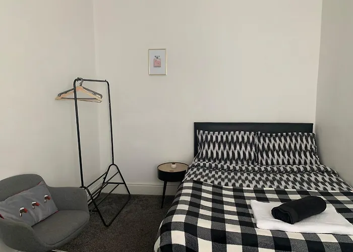 Dom wakacyjny Gorgeous Stylish Cheri Victorian House In