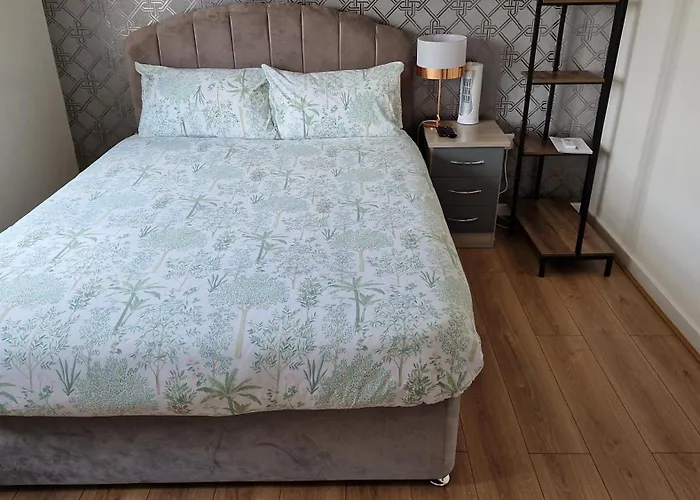 Stunning Canal View 2 Bedroom With Free Parking Διαμέρισμα