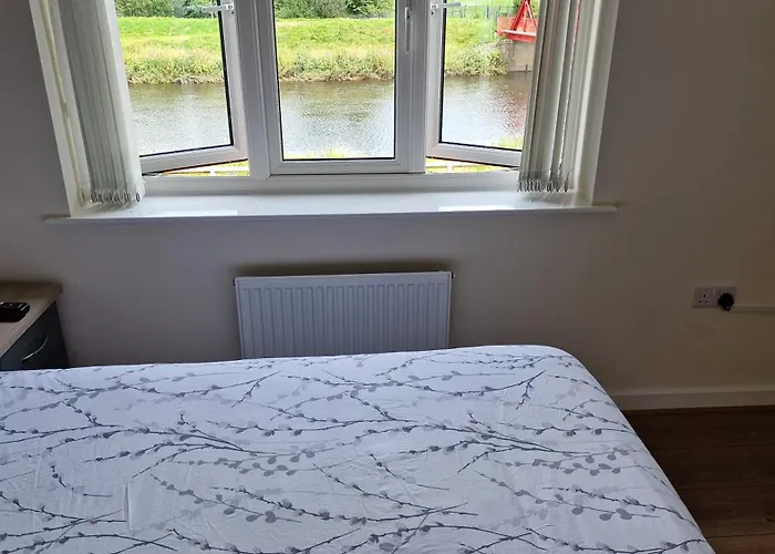 Διαμέρισμα Stunning Canal View 2 Bedroom With Free Parking *