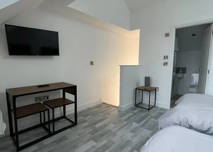 10min To - Free Parking - Private - Contractor Friendly Apartamento Mánchester