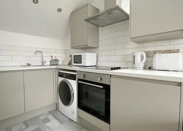 10min To - Free Parking - Private - Contractor Friendly Manchester