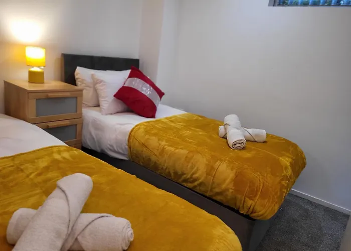 Luxury 2 Bed On River, Wifi, Parking, Garden Apartament *