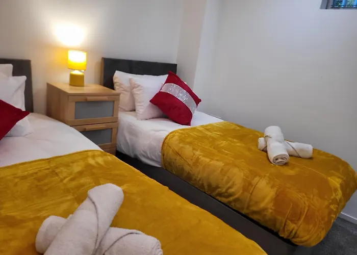 Luxury 2 Bed On River, Wifi, Parking, Garden * 맨체스터