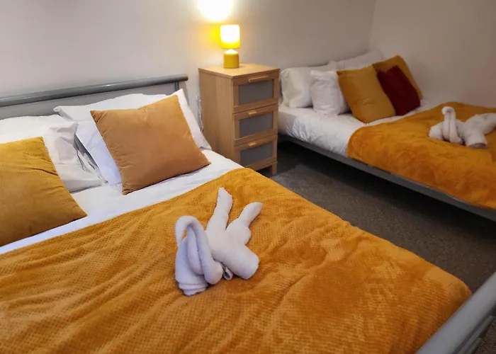 Luxury 2 Bed On River, Wifi, Parking, Garden Apartament Manchester