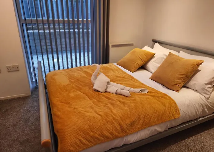 شقة Luxury 2 Bed On River, Wifi, Parking, Garden مانشستر