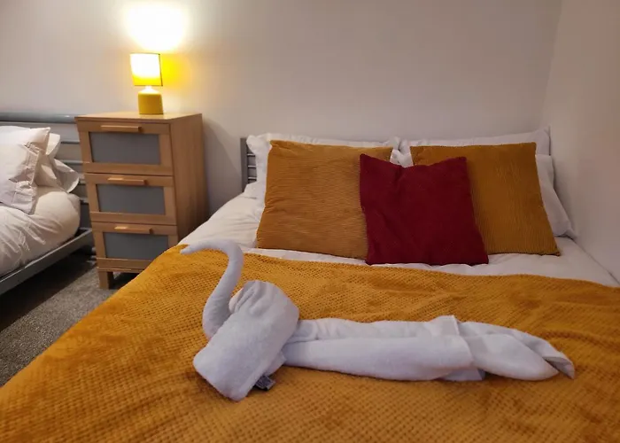 Luxury 2 Bed On River, Wifi, Parking, Garden