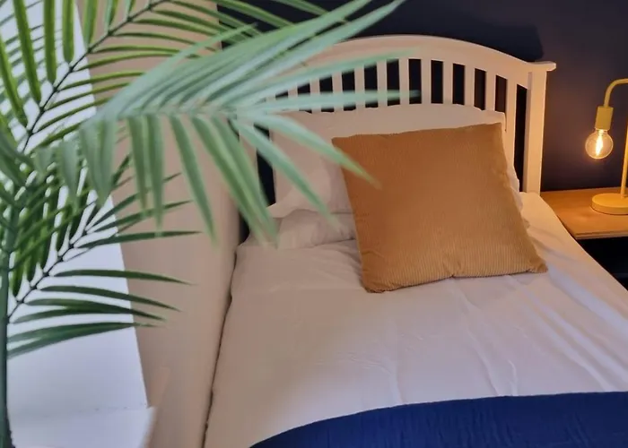 The Heart - Cosy 3 Bedroom House With Double Driveway And Garden In 펜션 *