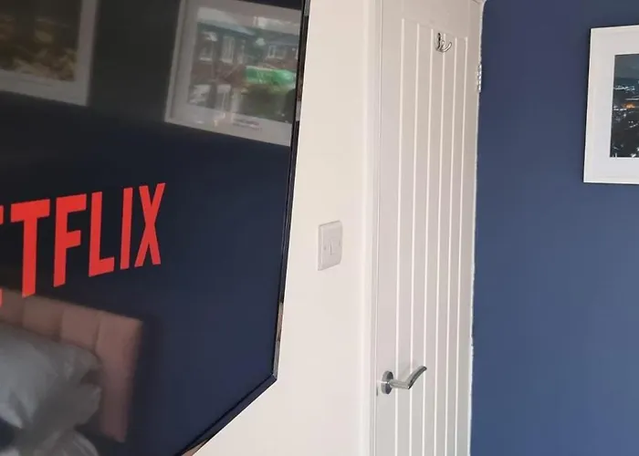 The Heart - Cosy 3 Bedroom House With Double Driveway And Garden In *