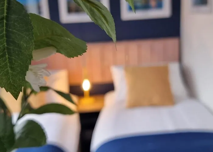 The Heart - Cosy 3 Bedroom House With Double Driveway And Garden In 펜션 *