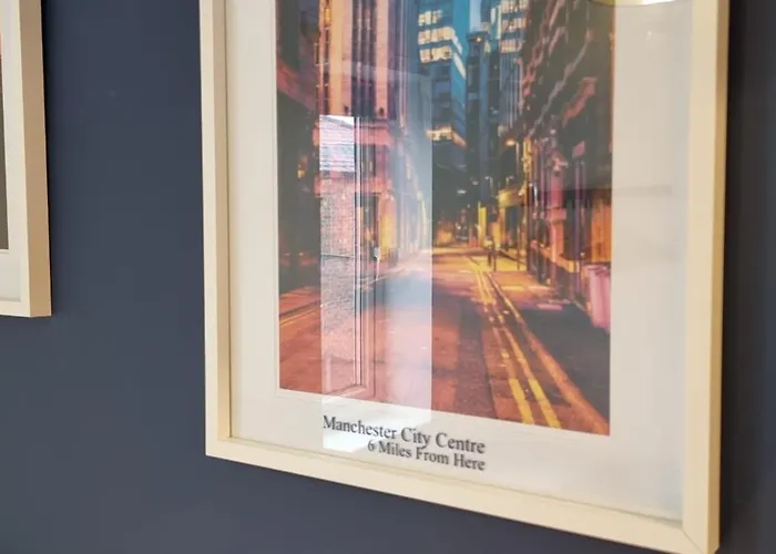 The Heart - Cosy 3 Bedroom House With Double Driveway And Garden In * Manchester