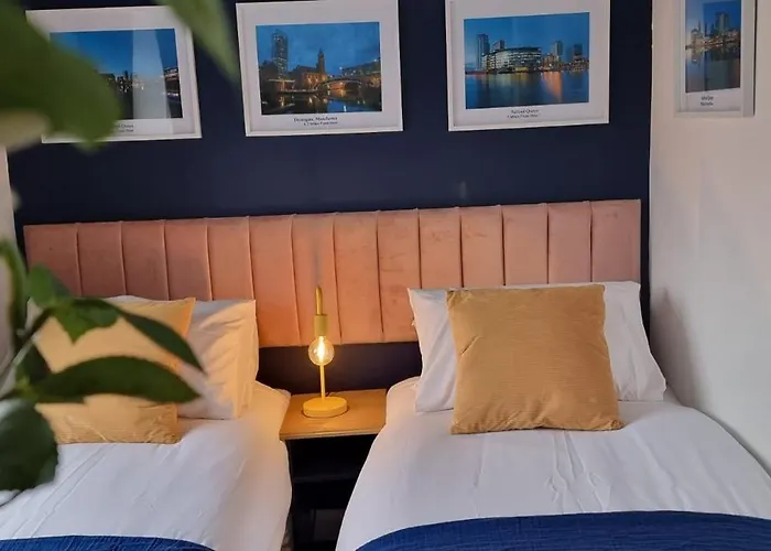 The Heart - Cosy 3 Bedroom House With Double Driveway And Garden In 맨체스터