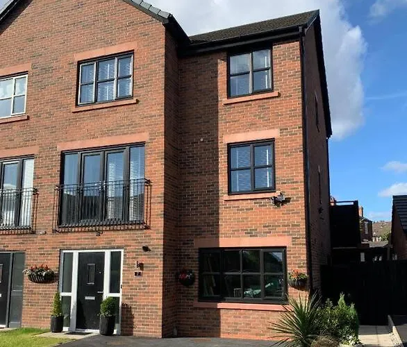 Lux Private Entrance 1 Bed - Free Parking - Ideal For Coop Live, Mcr Centre, Salford Royal Hospital & Buile Hill Mansion Wedding Venue