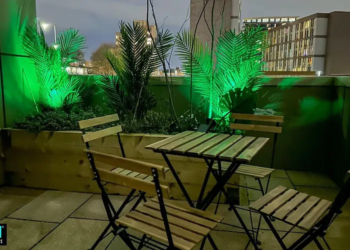 Lux Livin' - Luxury 2 Bed With Sky Garden Manchester