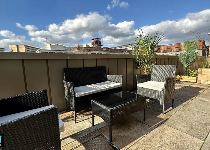 Lux Livin' - Luxury 2 Bed With Sky Garden *