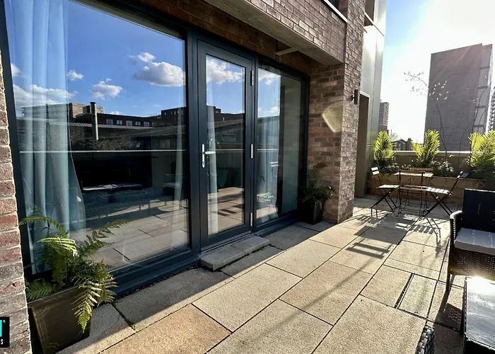 Lux Livin' - Luxury 2 Bed With Sky Garden *