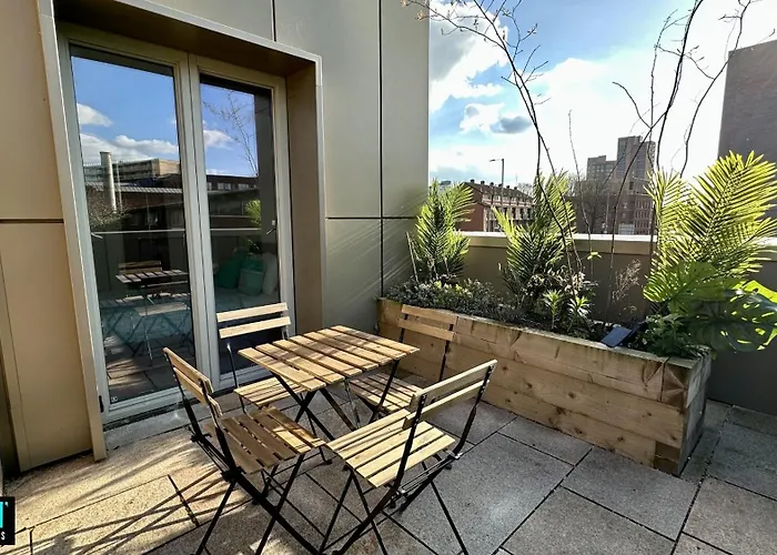 Lux Livin' - Luxury 2 Bed With Sky Garden