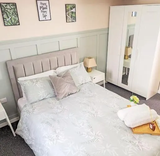 아파트 A Superb 2 Bed, 2 Bathroom In Centre Free Parking *