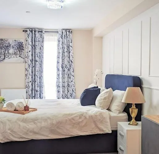 A Superb 2 Bed, 2 Bathroom In Centre Free Parking Appartement