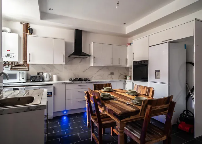 Проживание в семье Harmony House: Shared Spaces 3 *