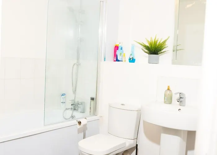 Luxury Two Bedroom Flat Opposite Coop Live N Etihad Stadium With Free Secure Parking, Netflix And Sky Tv * Μάντσεστερ