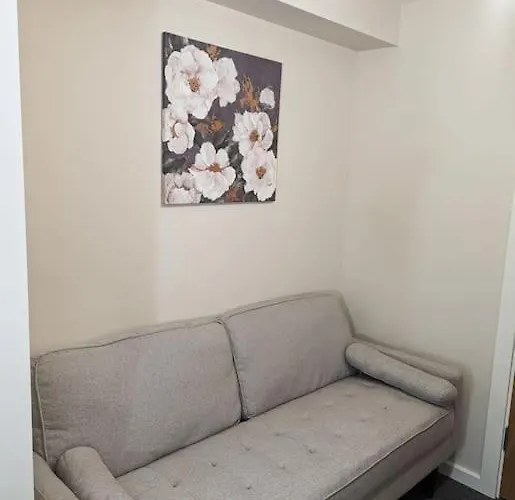 A Superb 2 Bed, 2 Bathroom In Centre Free Parking