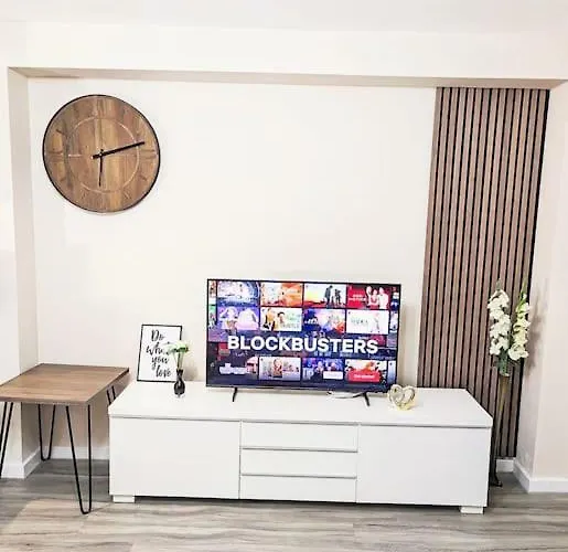 A Superb 2 Bed, 2 Bathroom In Centre Free Parking * Manchester