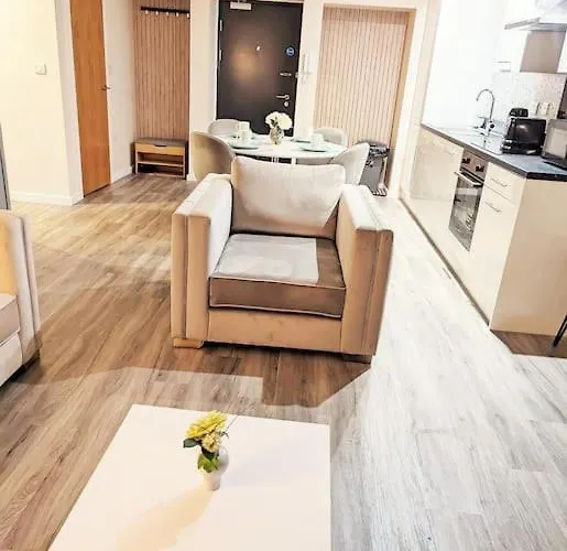 A Superb 2 Bed, 2 Bathroom In Centre Free Parking 아파트
