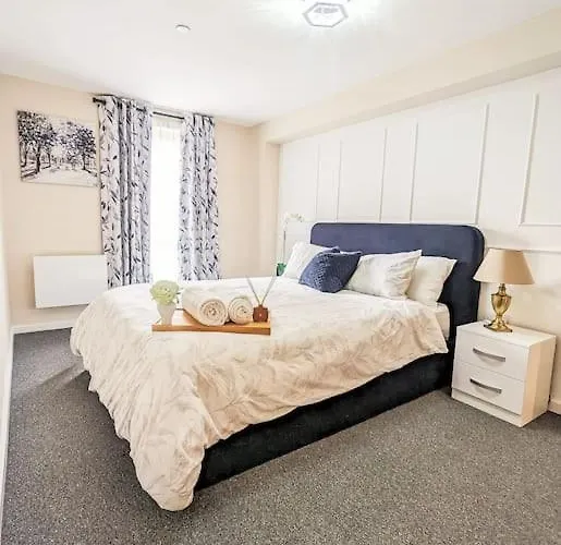 A Superb 2 Bed, 2 Bathroom In Centre Free Parking * Manchester