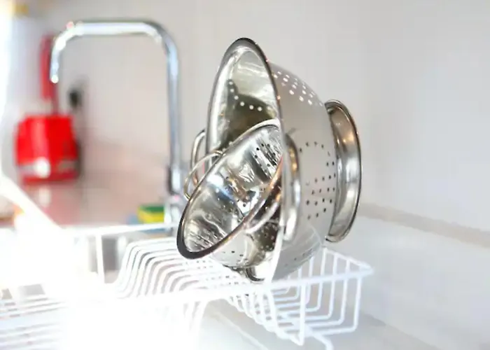 Stunning Split Floor Flat By Victoria - Pass The Keys * Manchester