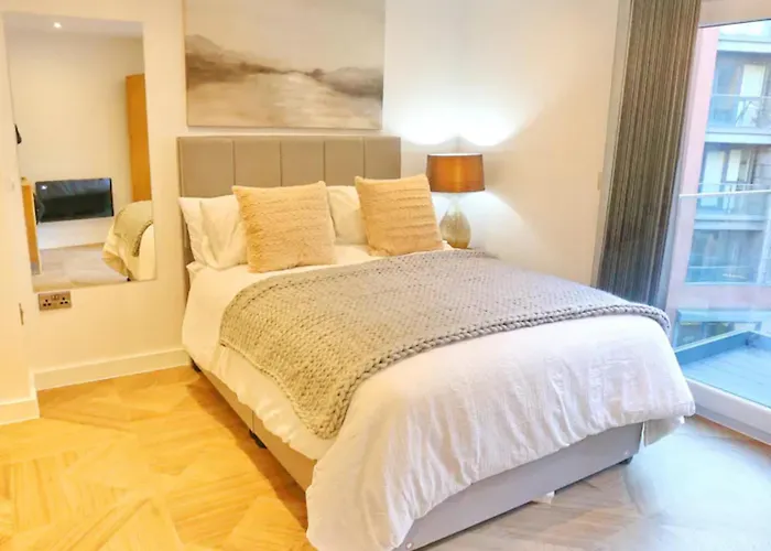 Stunning Split Floor Flat By Victoria - Pass The Keys Apartament Manchester