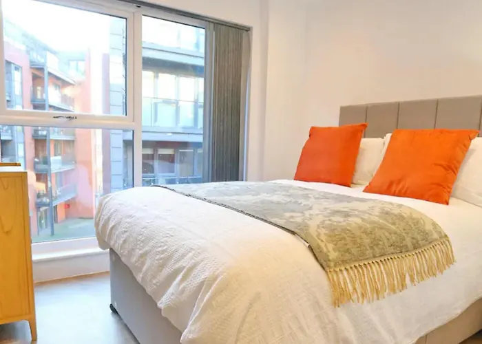 Stunning Split Floor Flat By Victoria - Pass The Keys * Manchester