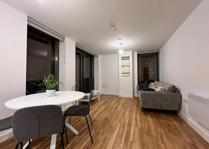 19th Floor 2 Bedroom With Stunning Views *