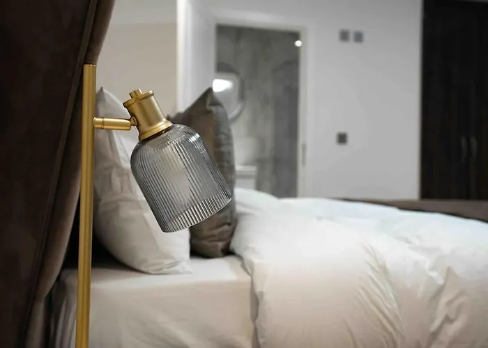 Luxury 6 Bed Near Centre With Cinema & Games 5 Bathrooms Willa *