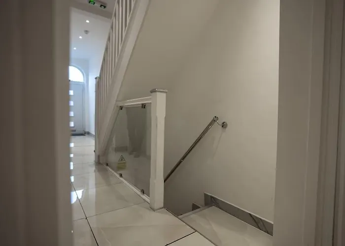 Luxury 6 Bed Near Centre With Cinema & Games 5 Bathrooms Manchester