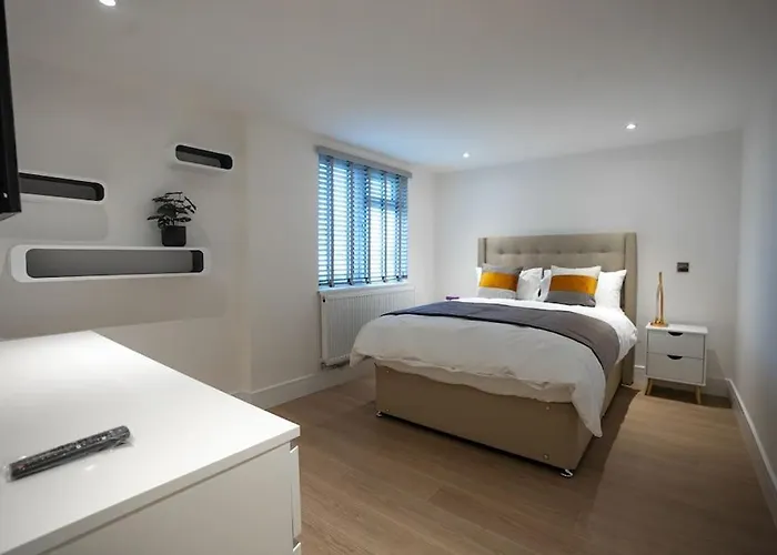 Luxury 6 Bed Near Centre With Cinema & Games 5 Bathrooms Willa Manchester