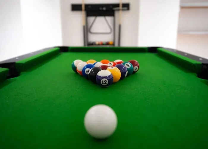 Willa Luxury 6 Bed Near Centre With Cinema & Games 5 Bathrooms Manchester