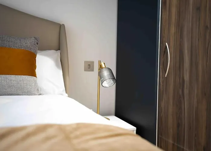 Luxury 6 Bed Near Centre With Cinema & Games 5 Bathrooms * Manchester