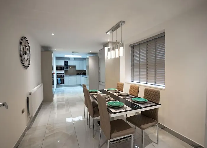 Willa Luxury 6 Bed Near Centre With Cinema & Games 5 Bathrooms