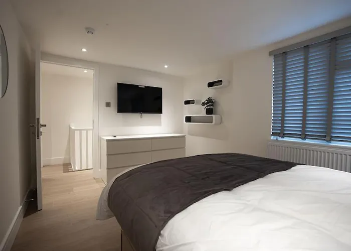 Luxury 6 Bed Near Centre With Cinema & Games 5 Bathrooms Mánchester