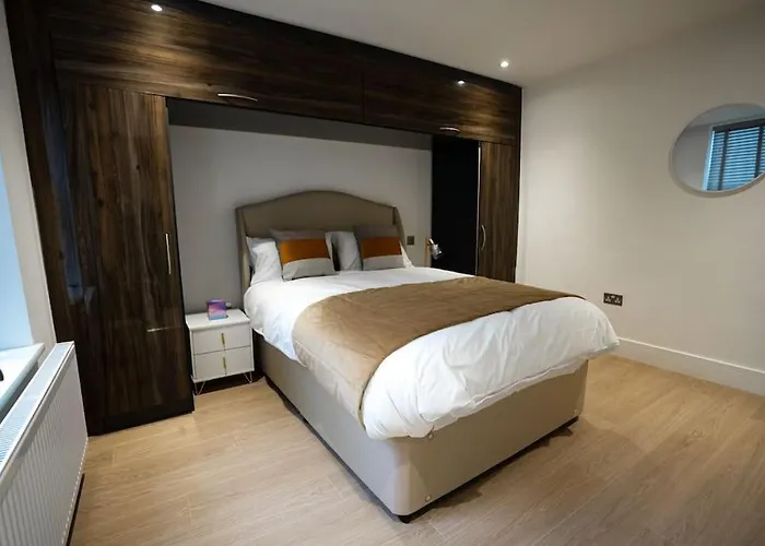 Luxury 6 Bed Near Centre With Cinema & Games 5 Bathrooms Willa Manchester