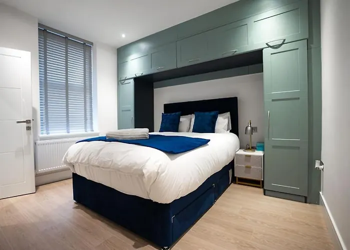 Luxury 6 Bed Near Centre With Cinema & Games 5 Bathrooms