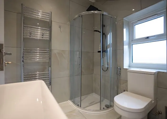 Luxury 6 Bed Near Centre With Cinema & Games 5 Bathrooms Willa Manchester