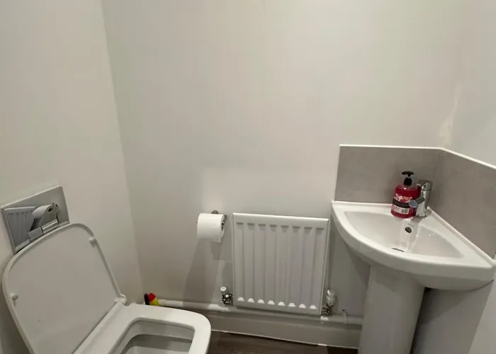 C U Ltd Kwatera prywatna *