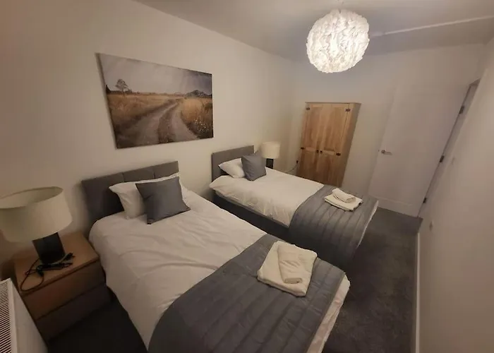 Semesterbostad New 4 Bedrm House! Parking. 10min To / Etihad