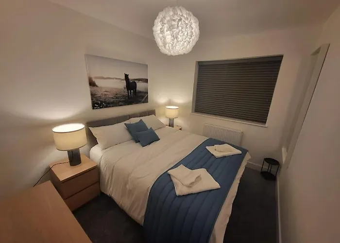 New 4 Bedrm House! Parking. 10min To / Etihad