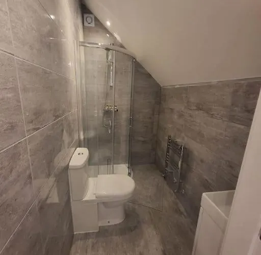 New 4 Bedrm House! Parking. 10min To / Etihad Ferienhaus Manchester