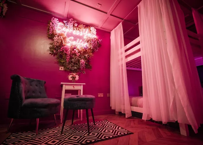 Manchester's Only Themed Slumber Party For 8 With Makeup 맨체스터